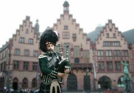 Dudelsackspieler bei Promotion-Veranstaltung